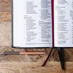 NKJV Compact Reference Bible, Comfort Print--soft leather-look, black (red letter)